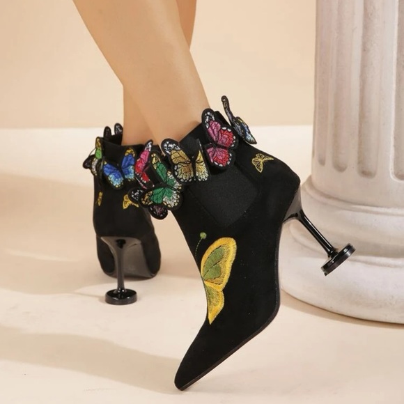 NWB 🦋Faux Suede Butterfly Decor Point Toe Heeled Chelsea Boots🦋 - Picture 4 of 7